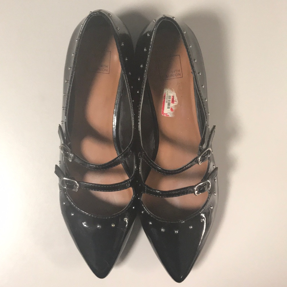 Flat patent shoes